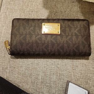 Michael kors brown clutch